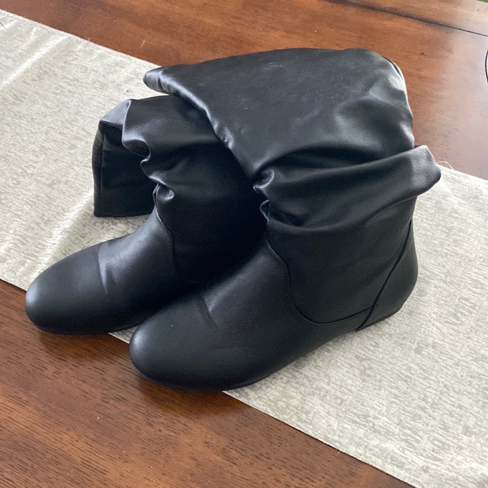 New black boots size 8
